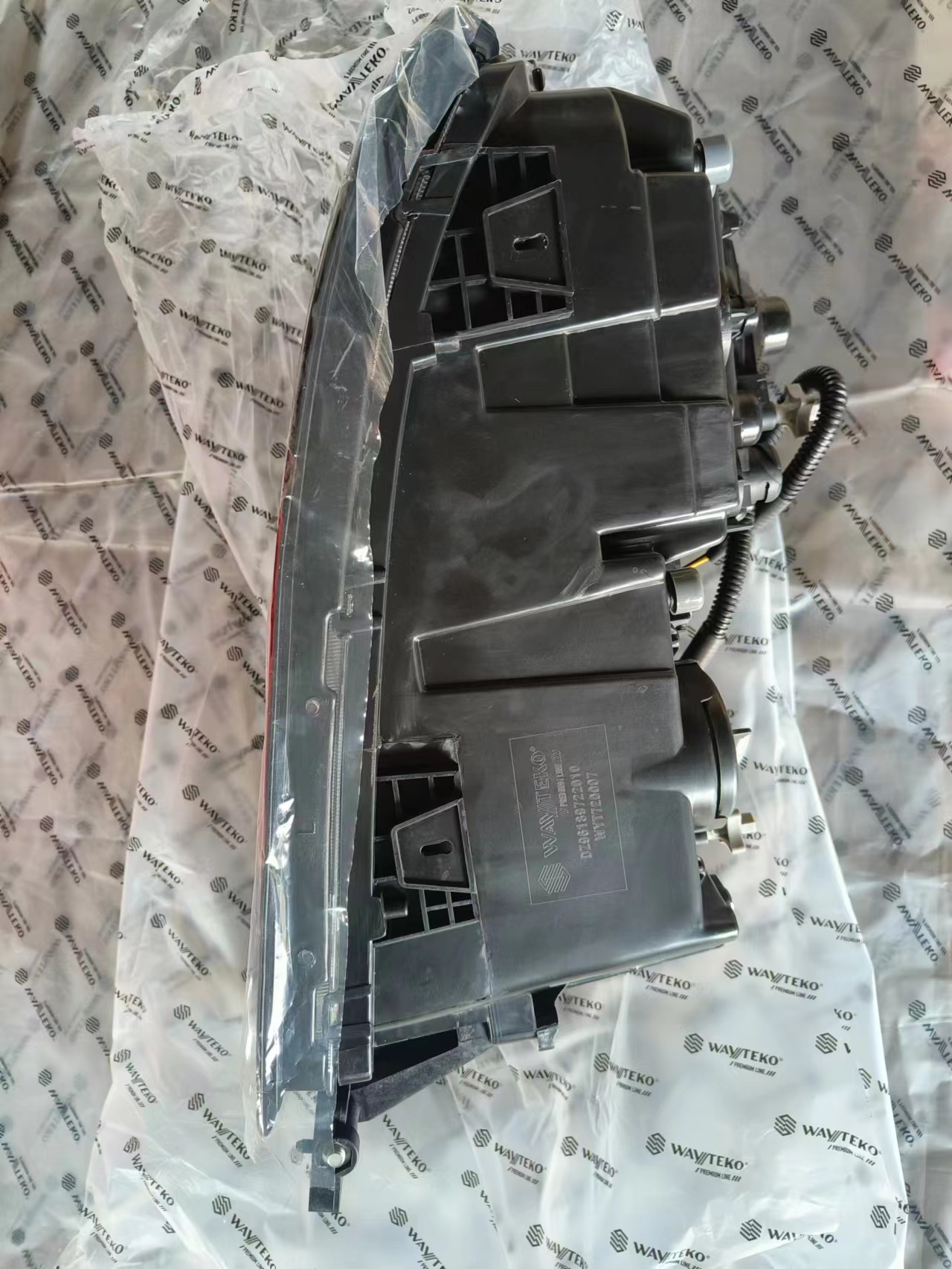 Фара самосвал LED левая SHAANXI SHACMAN X3000 WAYTEKO PREMIUM