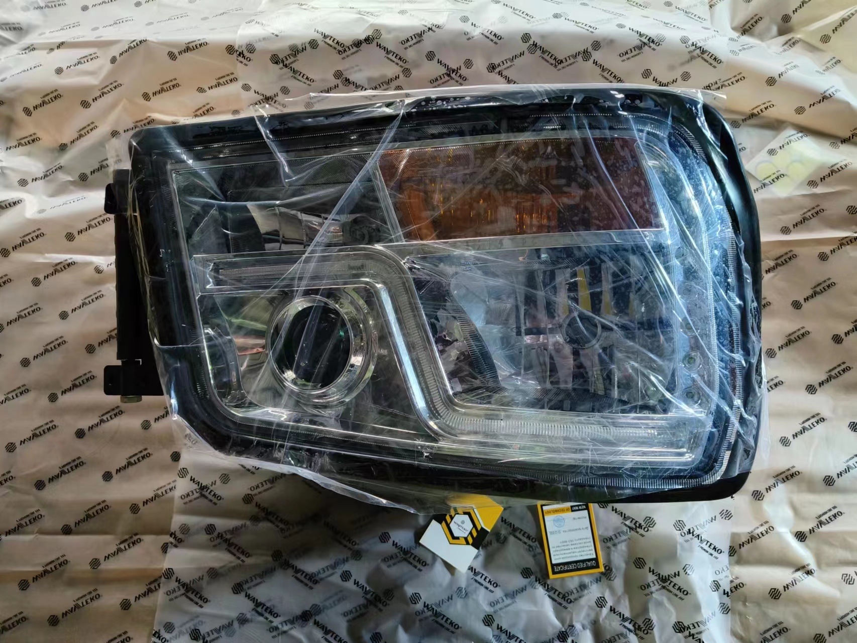 Фара самосвал LED правая SHAANXI SHACMAN X3000 WAYTEKO PREMIUM